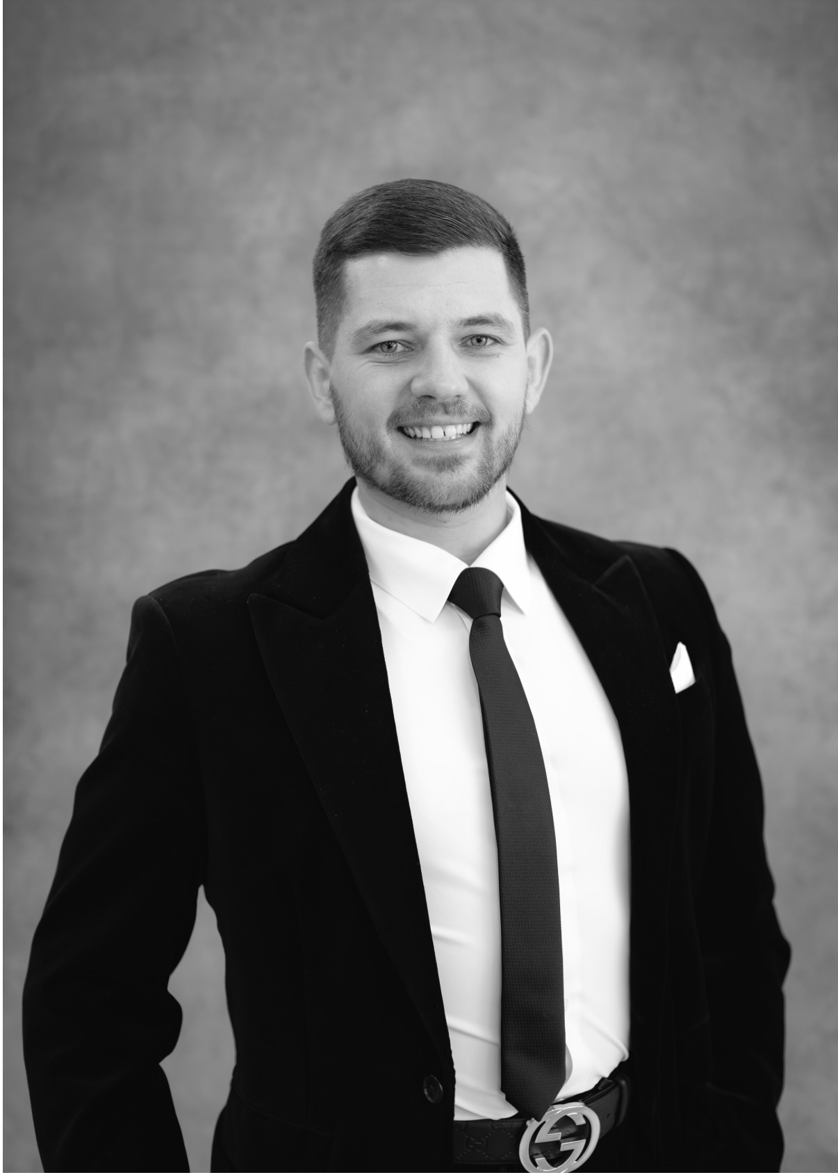 Portrait of Nikita Vinnik encouraging students at the studio